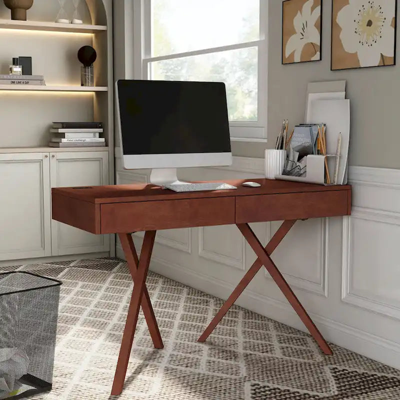 Un bureau en bois à deux tiroirs avec un port USB et une prise électrique.