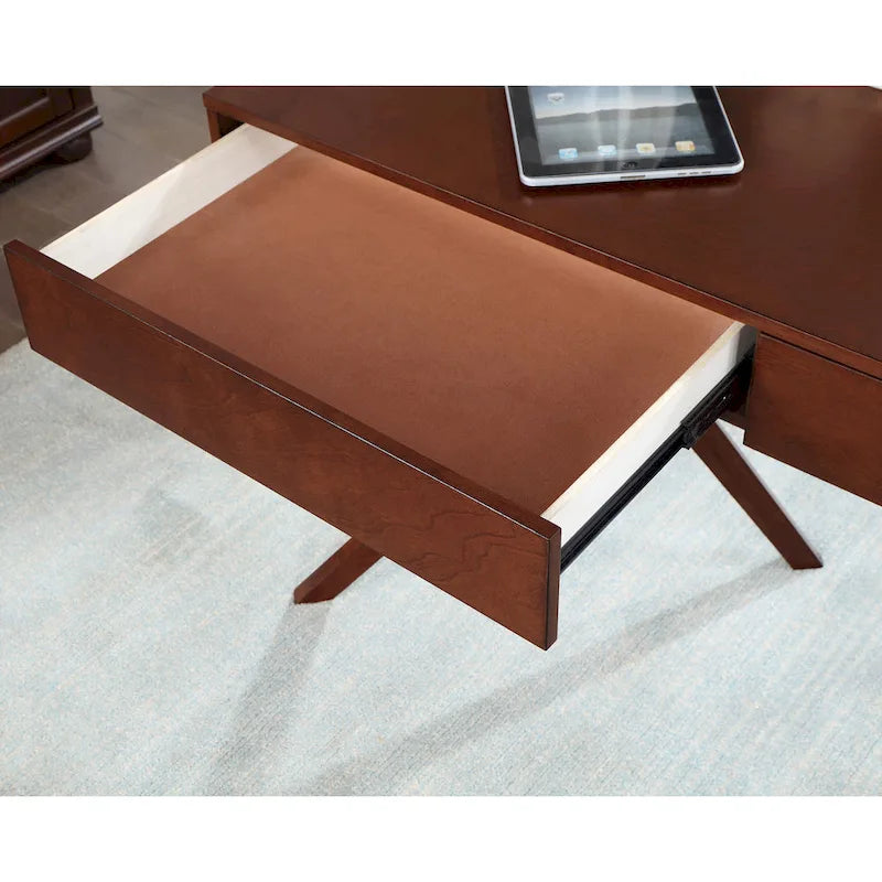 Un bureau en bois à deux tiroirs avec un port USB et une prise électrique.